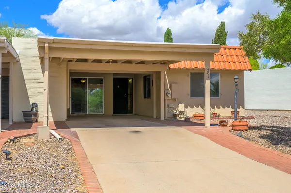 Property Slideshow image 3 of 39 | 201 n calle del lago, Green Valley, AZ, 85614