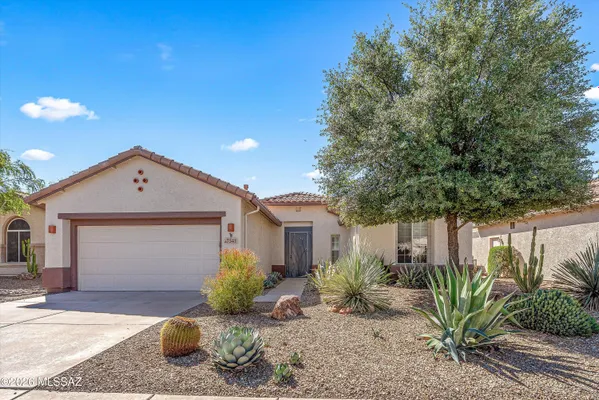 Property Slideshow image 2 of 35 | 7541 w wandering coyote dr, Tucson, AZ, 85743