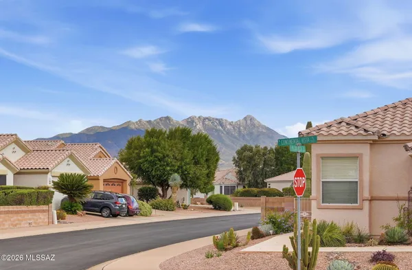 Property Slideshow image 2 of 35 | 333 w continental vista pl, Green Valley, AZ, 85614