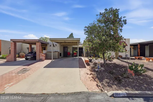 Property Slideshow image 2 of 27 | 261 n calle del lago, Green Valley, AZ, 85614