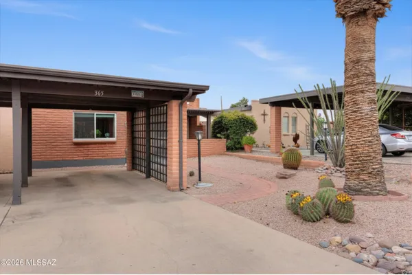 Property Slideshow image 3 of 31 | 365 w calle de la amistad, Green Valley, AZ, 85614