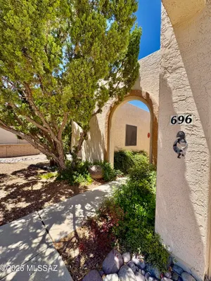 Property Slideshow image 2 of 24 | 696 w rio altar, Green Valley, AZ, 85614