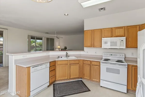 Property Slideshow image 3 of 52 | 9405 n sombrero canyon dr, Tucson, AZ, 85743
