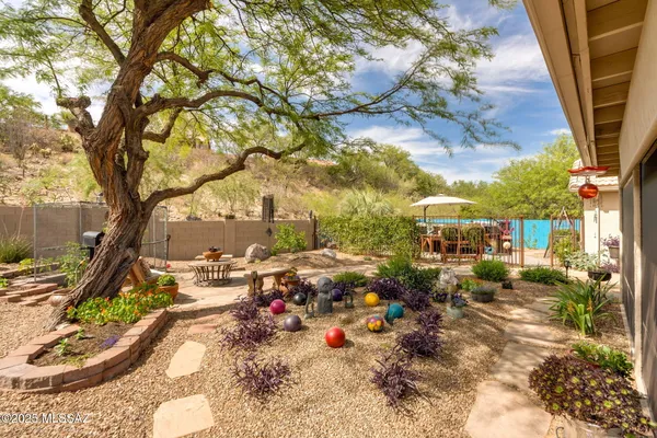 Property Slideshow image 3 of 44 | 37632 s mashie dr, Tucson, AZ, 85739