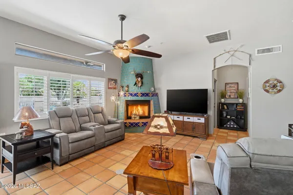 Property Slideshow image 3 of 28 | 612 w greenview pl, Green Valley, AZ, 85614