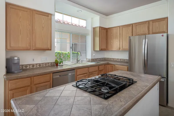 Property Slideshow image 3 of 37 | 14617 n desert rock dr, Oro Valley, AZ, 85755