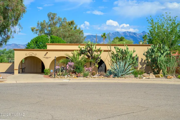 Property Slideshow image 2 of 27 | 232 n abrego dr, Green Valley, AZ, 85614