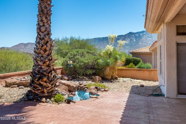 Property Slideshow image 2 of 36 | 1701 e crown ridge way, Oro Valley, AZ, 85755
