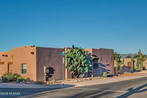 Property Slideshow image 2 of 33 | 3697 s paseo de los nardos, Green Valley, AZ, 85614