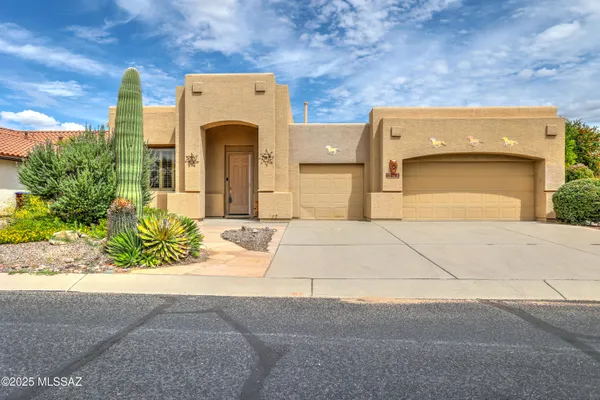Property Slideshow image 2 of 40 | 2303 e desert pueblo pass, Green Valley, AZ, 85614