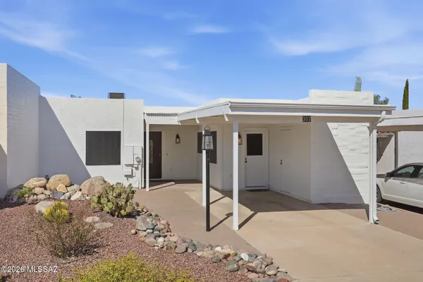 Property Slideshow image 2 of 22 | 307 n calle del chancero, Green Valley, AZ, 85614