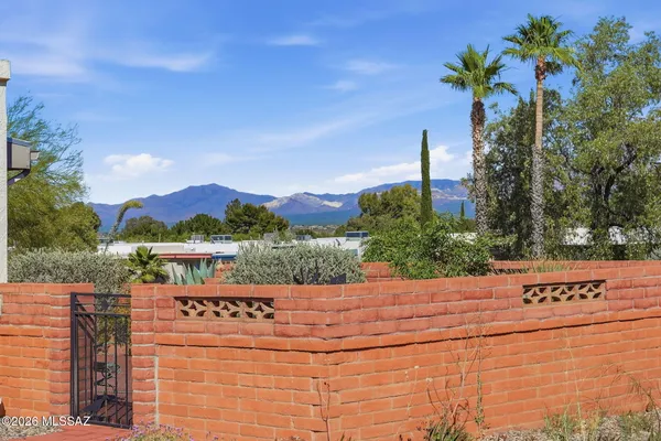 Property Slideshow image 3 of 22 | 307 n calle del chancero, Green Valley, AZ, 85614