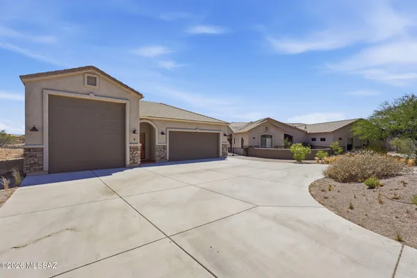 Property Slideshow image 2 of 50 | 646 e bent branch pl, Green Valley, AZ, 85614