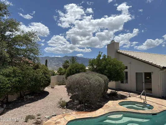 Property Slideshow image 2 of 12 | 63810 e canyon side ct court, Tucson, AZ, 85739