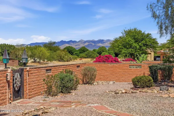 Property Slideshow image 2 of 50 | 143 e santa chalice dr, Green Valley, AZ, 85614