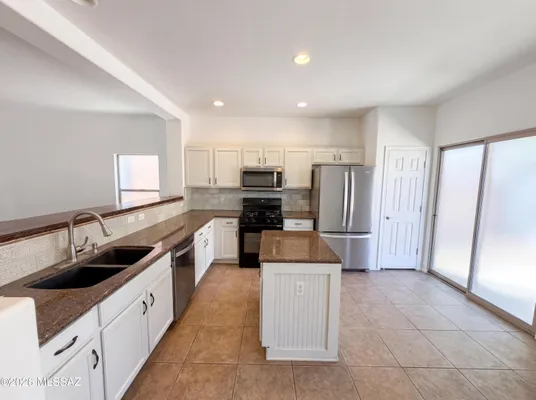 Property Slideshow image 2 of 19 | 880 w calle valenciana, Sahuarita, AZ, 85629