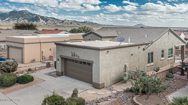 Property Slideshow image 3 of 50 | 1917 w vista ridge dr, Green Valley, AZ, 85622