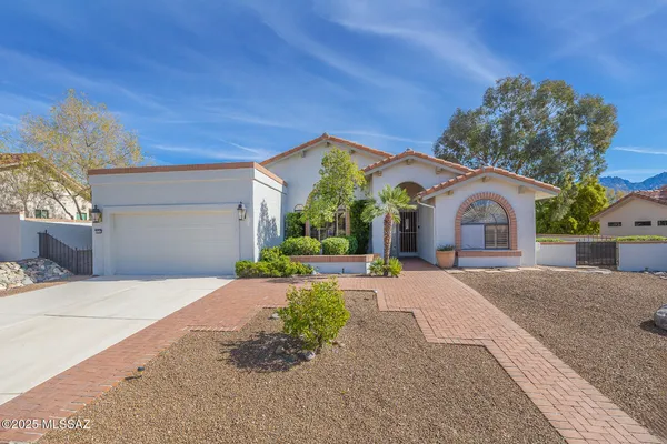 Property Slideshow image 3 of 44 | 14142 n fawnbrooke dr, Oro Valley, AZ, 85755
