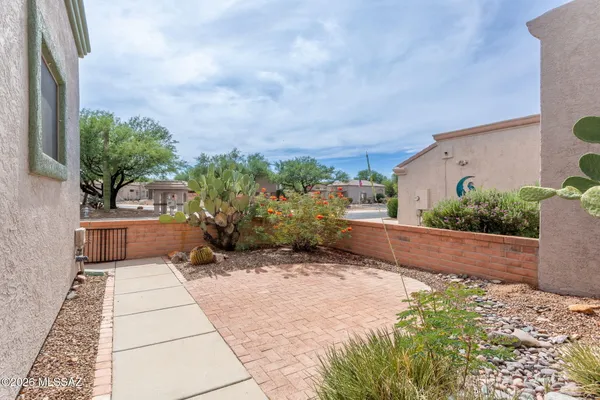 Property Slideshow image 2 of 38 | 2327 s cliff dr, Green Valley, AZ, 85614