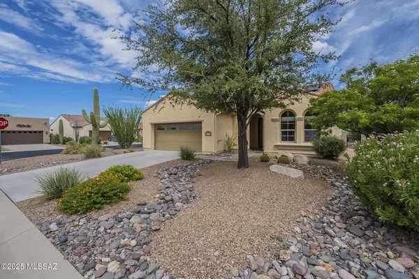 Property Slideshow image 2 of 41 | 732 n moana dr, Green Valley, AZ, 85614