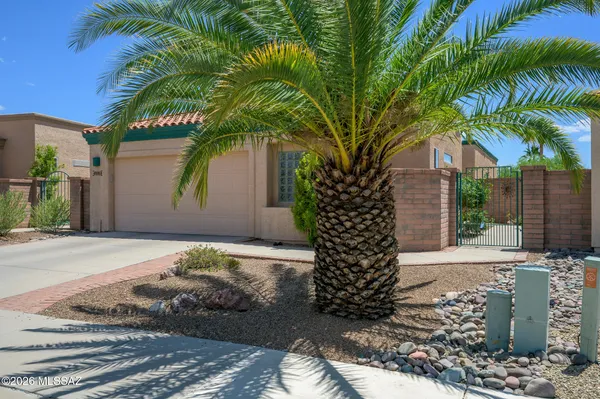 Property Slideshow image 2 of 16 | 2025 w amblemorn dr, Green Valley, AZ, 85622