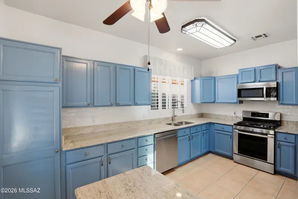 Property Slideshow image 2 of 28 | 7676 w cathedral canyon dr, Tucson, AZ, 85743