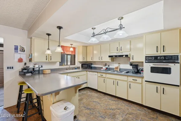 Property Slideshow image 2 of 45 | 357 n abrego dr, Green Valley, AZ, 85614