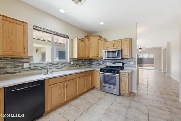 Property Slideshow image 3 of 39 | 299 w calle del estribo, Sahuarita, AZ, 85629