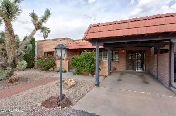 Property Slideshow image 3 of 26 | 645 s los rubies cir, Green Valley, AZ, 85614