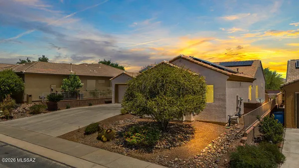 Property Slideshow image 2 of 47 | 2020 w cactus run dr, Green Valley, AZ, 85622