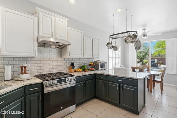Property Slideshow image 3 of 44 | 614 w calle montero, Sahuarita, AZ, 85629
