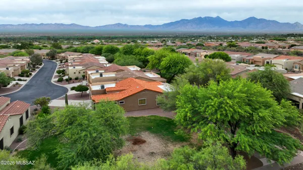 Property Slideshow image 2 of 35 | 679 w aspenwood st, Green Valley, AZ, 85614