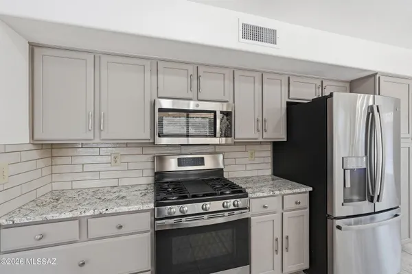 Property Slideshow image 3 of 43 | 14311 n choctaw dr, Oro Valley, AZ, 85755