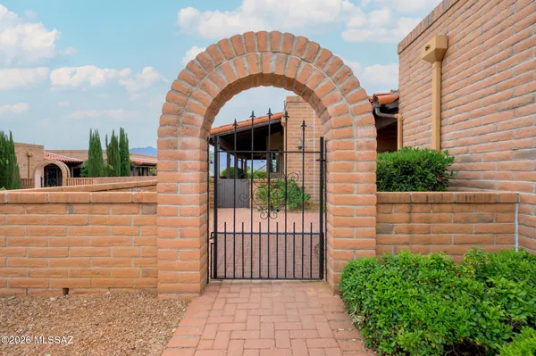 Property Slideshow image 3 of 45 | 1013 w desert hills dr, Green Valley, AZ, 85622
