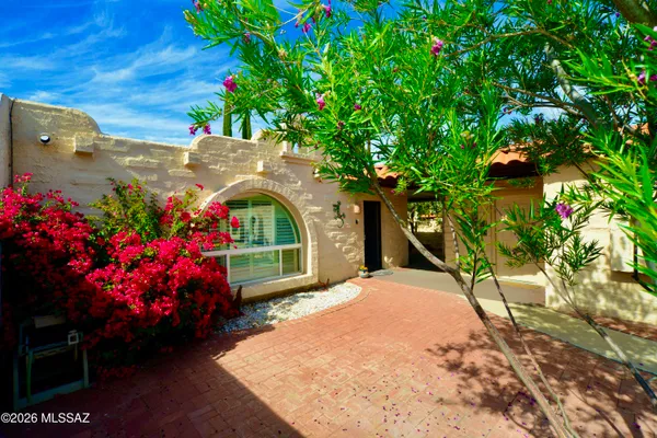 Property Slideshow image 3 of 33 | 760 w circulo napa, Green Valley, AZ, 85614