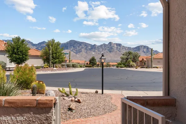 Property Slideshow image 2 of 18 | 2041 e meteorite trl, Oro Valley, AZ, 85755