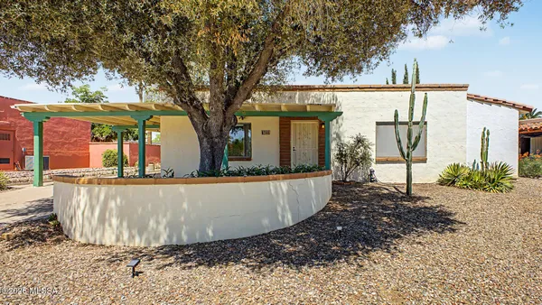 Property Slideshow image 2 of 35 | 148 e la soledad, Green Valley, AZ, 85614