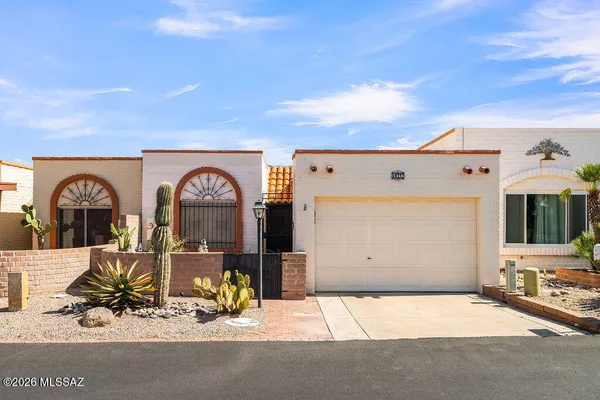 Property Slideshow image 2 of 35 | 1366 w calle mendoza, Green Valley, AZ, 85622