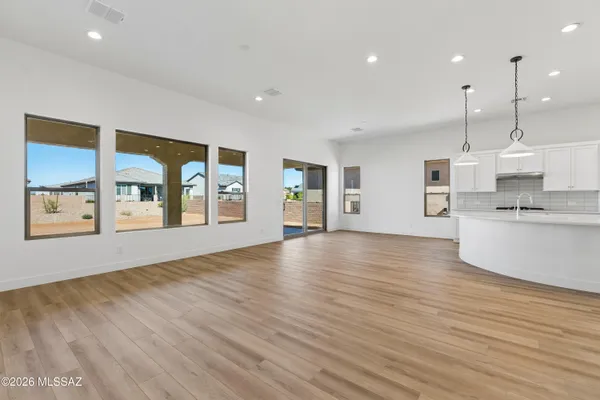 Property Slideshow image 2 of 8 | 1731 e hollow creek dr, Green Valley, AZ, 85614