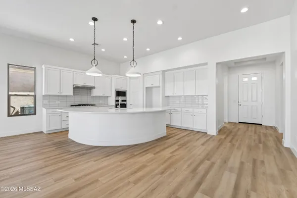 Property Slideshow image 3 of 8 | 1731 e hollow creek dr, Green Valley, AZ, 85614