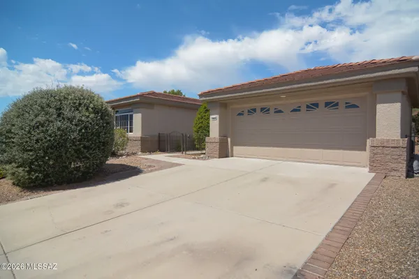 Property Slideshow image 3 of 34 | 14035 n biltmore dr, Oro Valley, AZ, 85755