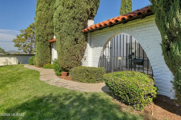 Property Slideshow image 3 of 29 | 711 w las lomitas rd, Tucson, AZ, 85704