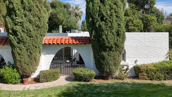 Property Slideshow image 2 of 29 | 711 w las lomitas rd, Tucson, AZ, 85704