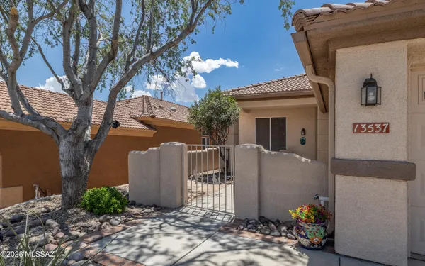 Property Slideshow image 2 of 39 | 13537 n holly grape dr, Marana, AZ, 85658