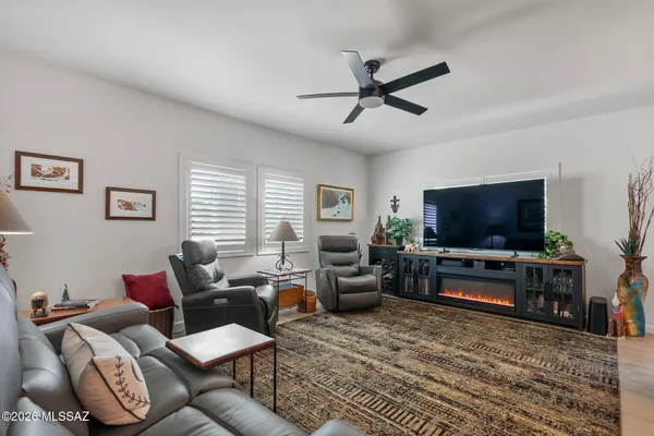 Property Slideshow image 3 of 37 | 653 w redondo pl, Green Valley, AZ, 85614