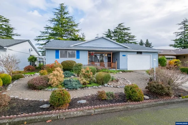 Property Slideshow image 2 of 45 | 474 e clackamas cir, Woodburn, OR, 97071