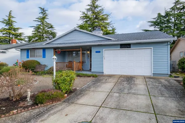 Property Slideshow image 3 of 45 | 474 e clackamas cir, Woodburn, OR, 97071