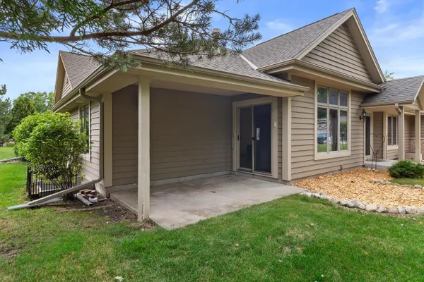 Property Slideshow image 3 of 27 | w240n2365 e parkway meadow cir a, Pewaukee, WI, 53072