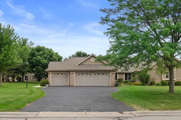 Property Slideshow image 2 of 27 | w240n2365 e parkway meadow cir a, Pewaukee, WI, 53072