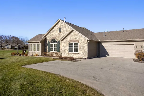 Property Slideshow image 2 of 33 | 2210 e tuscany way, Appleton, WI, 54913